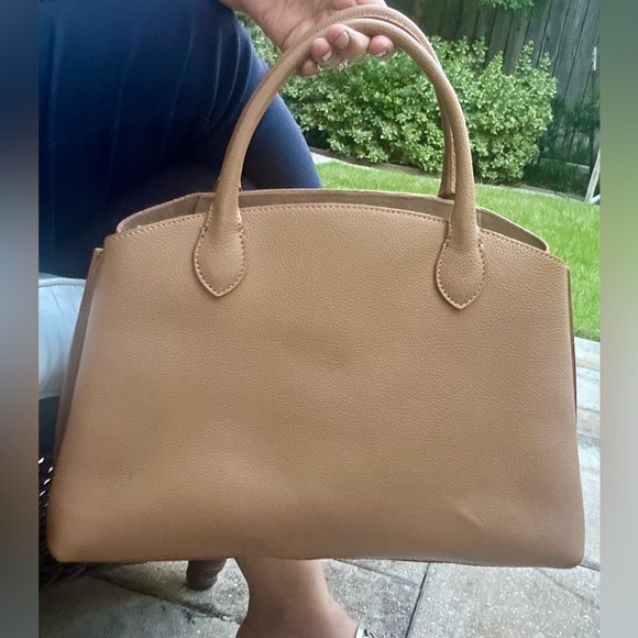 Elegant Tan Leather Handbag - Picture 1 of 11